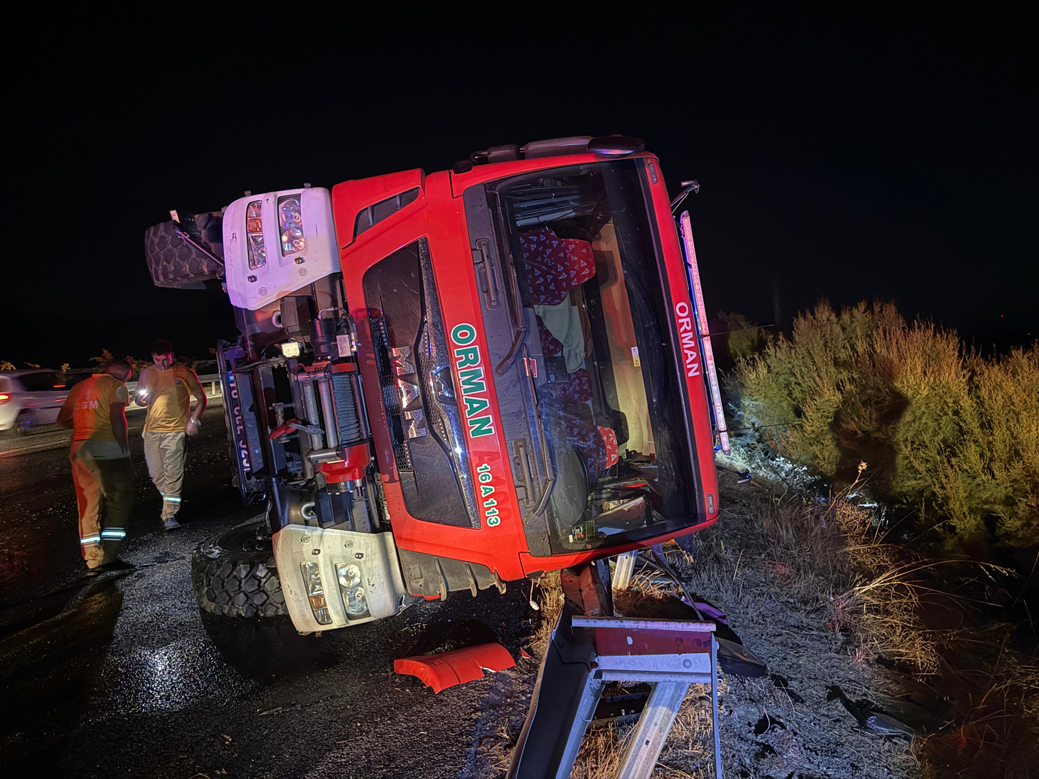 Muğla'daki yangından dönen arazözün devrilmesi sonucu 5 orman işçisi yaralandı