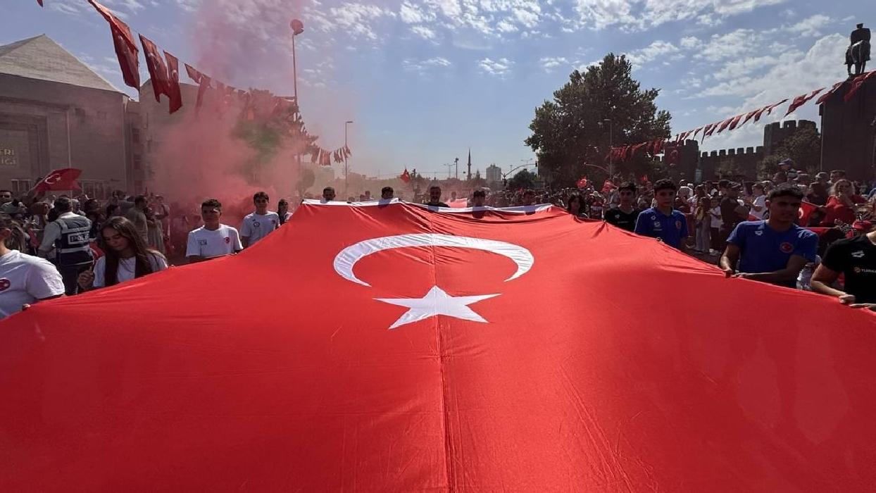Siyasilerden 30 Ağustos Zafer Bayramı mesajları