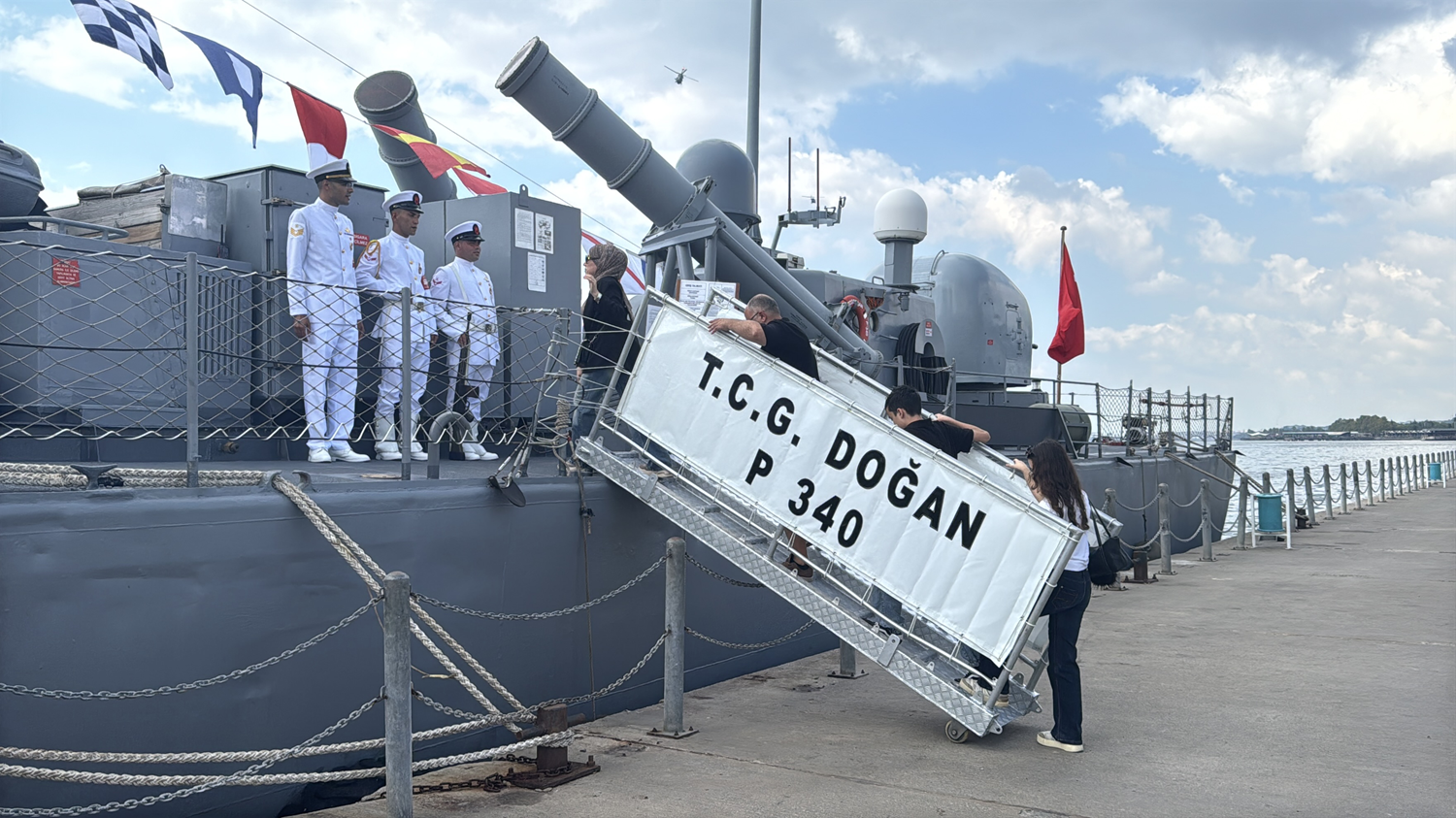 TCG Doğan'a yoğun ilgi! Türk donanması Kocaeli'de vatandaşlarla buluştu