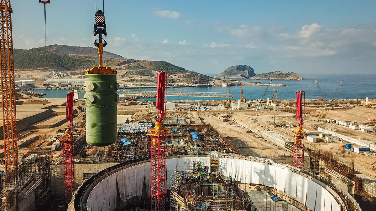 Türkiye nükleer lige giriyor! Akkuyu için tarih verildi: İlk elektriği üreteceğiz