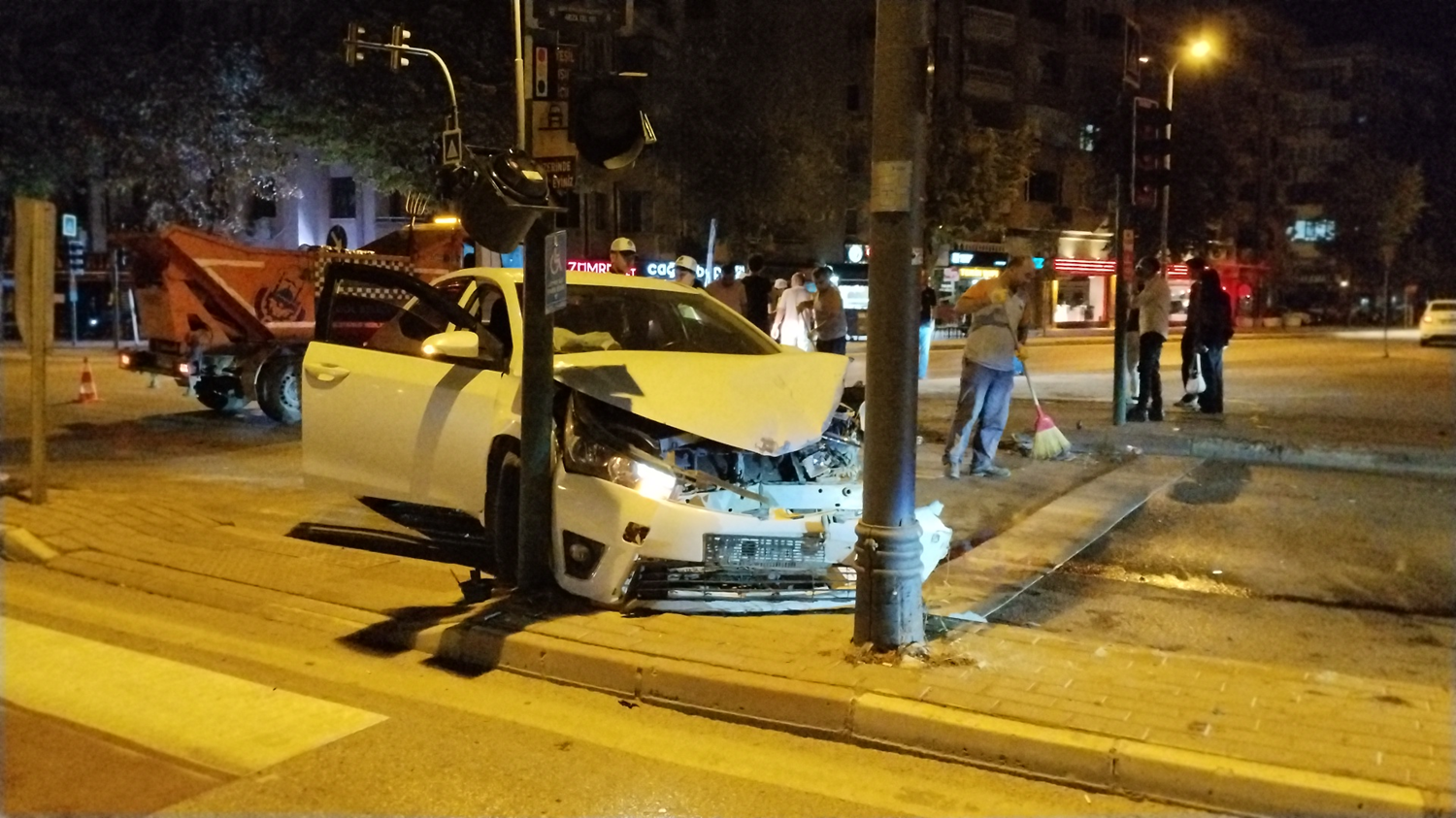 Bursa'da iki otomobilin çarpıştığı kazada 7 kişi yaralandı