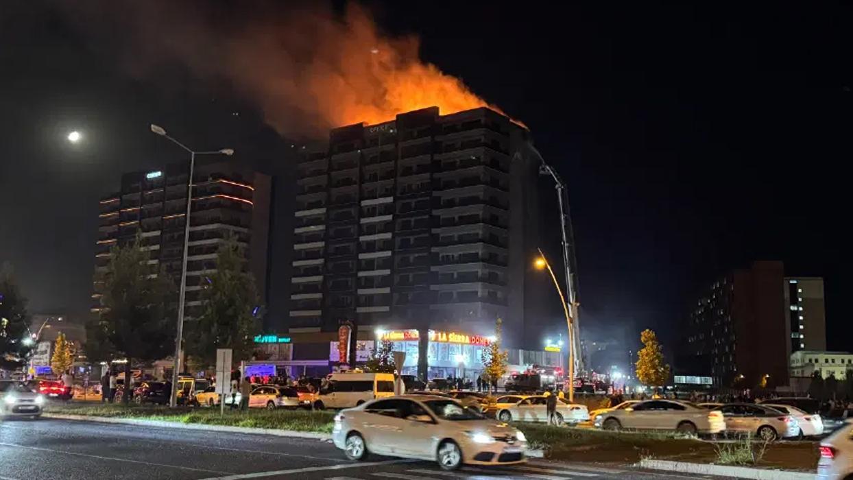 Diyarbakır'daki plaza yangınının perdesi aralanıyor! İtfaiye raporunda sigara izmariti ve köz ihtimali