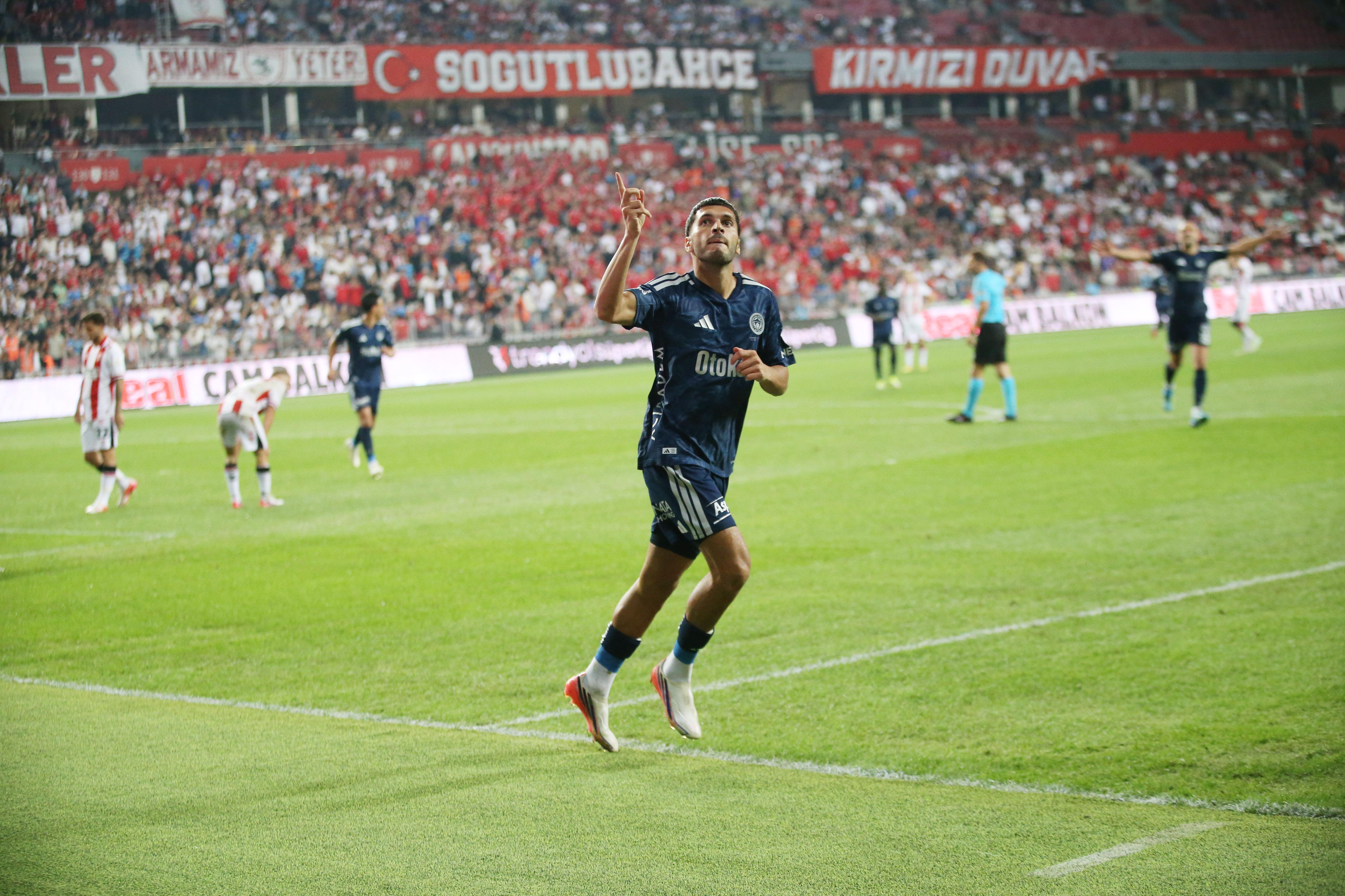 Fenerbahçe'de Oğuz Aydın göz dolduruyor