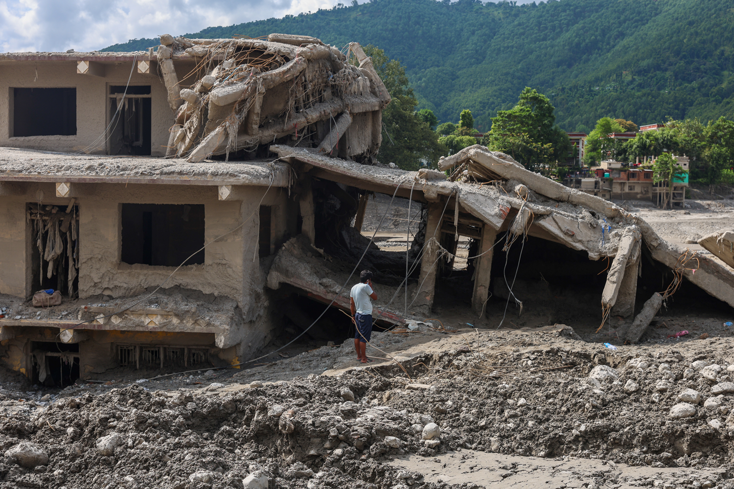 Nepal'deki selde ölü sayısı artıyor: Can kaybı 939'a yükseldi