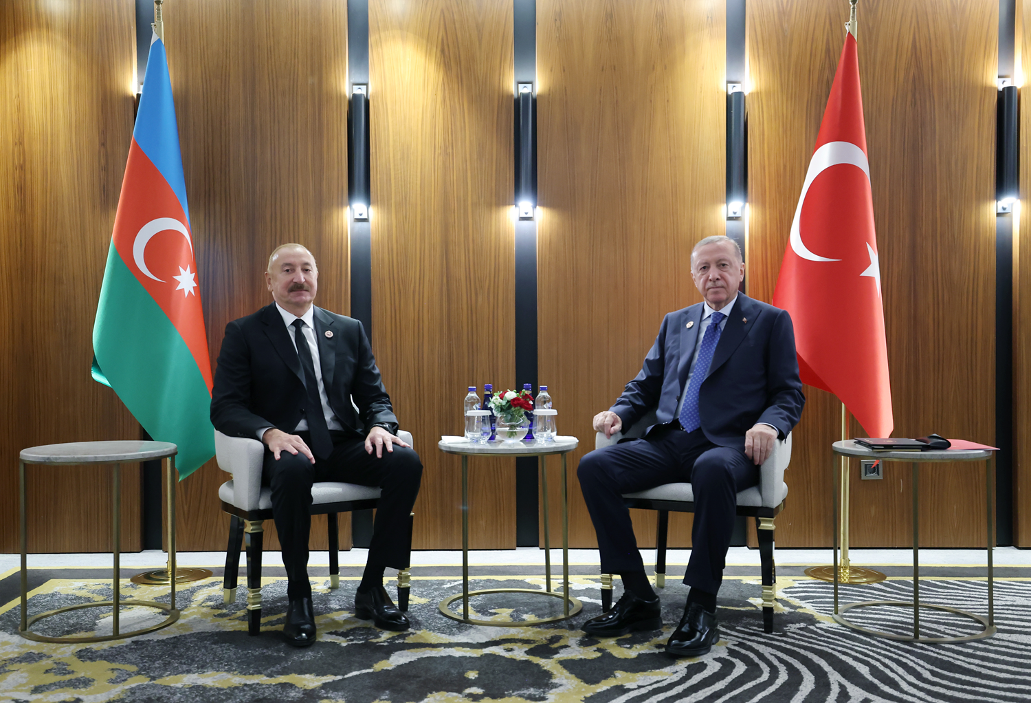 Bişkek'te diplomasi trafiği... Cumhurbaşkanı Erdoğan, Aliyev ile görüştü