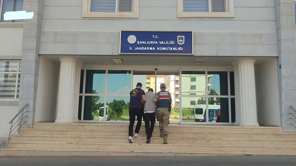 'Polis ve savcı' yalanıyla 72 milyonluk vurgun! Firari dolandırıcı enselendi