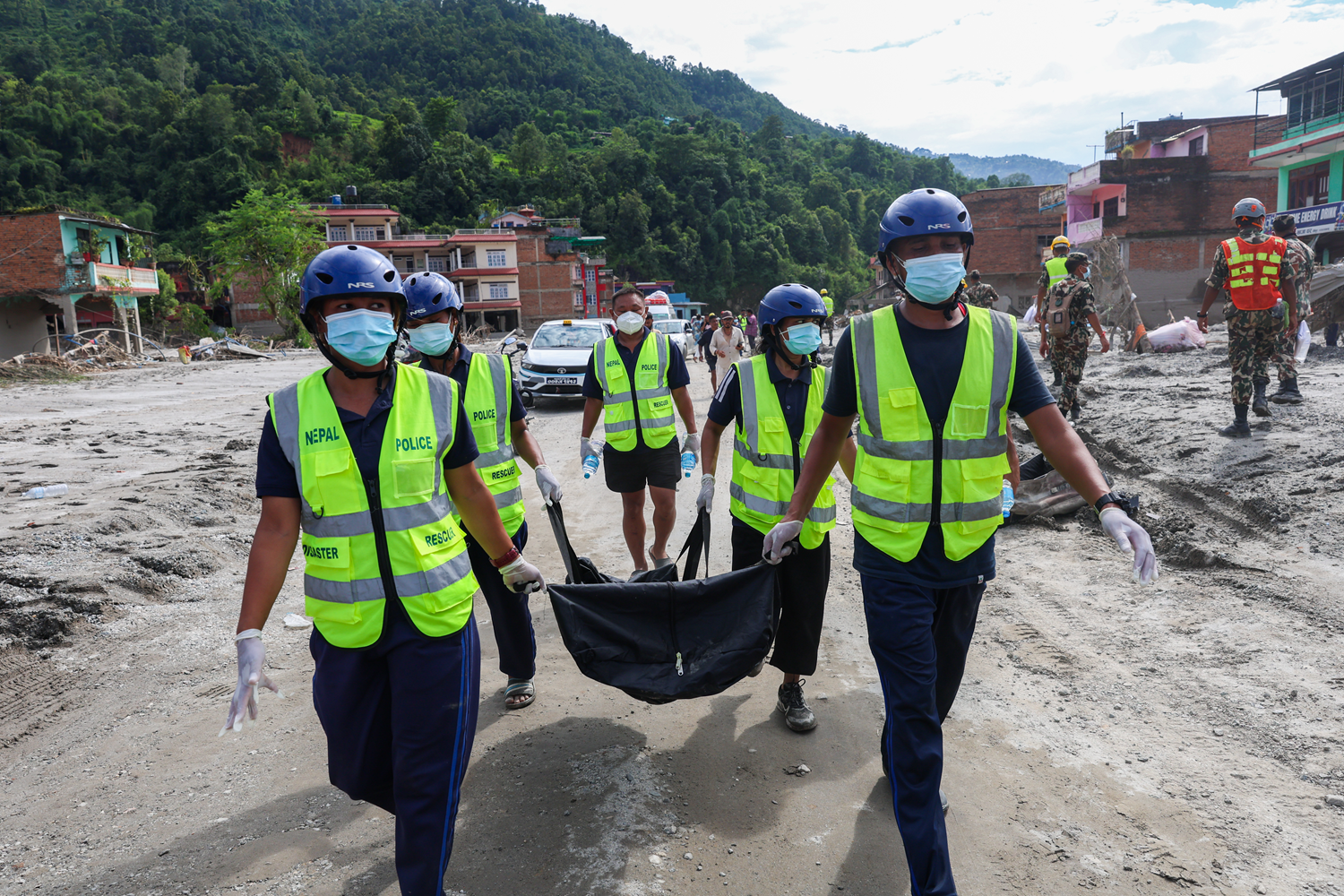 Sel değil kıyamet! Nepal ve Çin'de ölü sayısı bini aştı