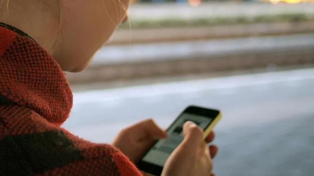Yeni eğitim-öğretim yılının başlamasıyla yürürlüğe girdi: Polonya'da okullarda telefon kullanımı artık yasak