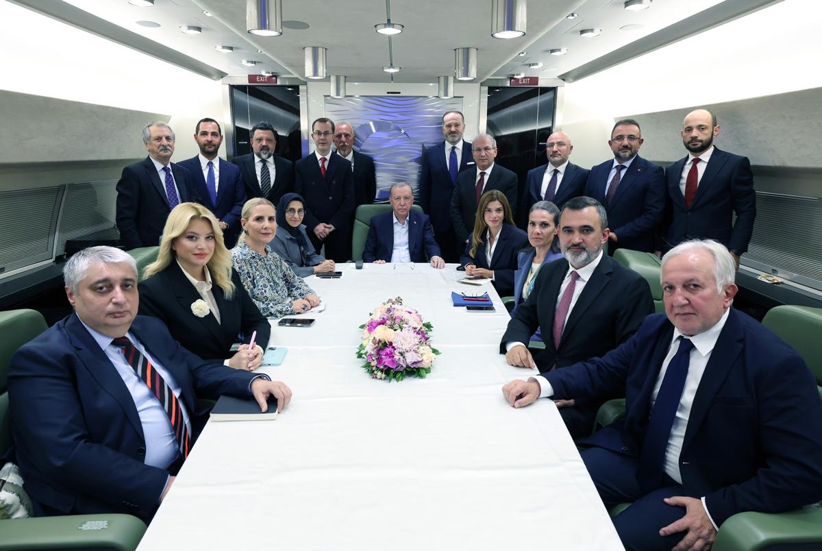 Cumhurbaşkanı Erdoğan'dan Atina'ya tarihi hatırlatma: Yunanistan girdiği bu yanlış yoldan dönmeli