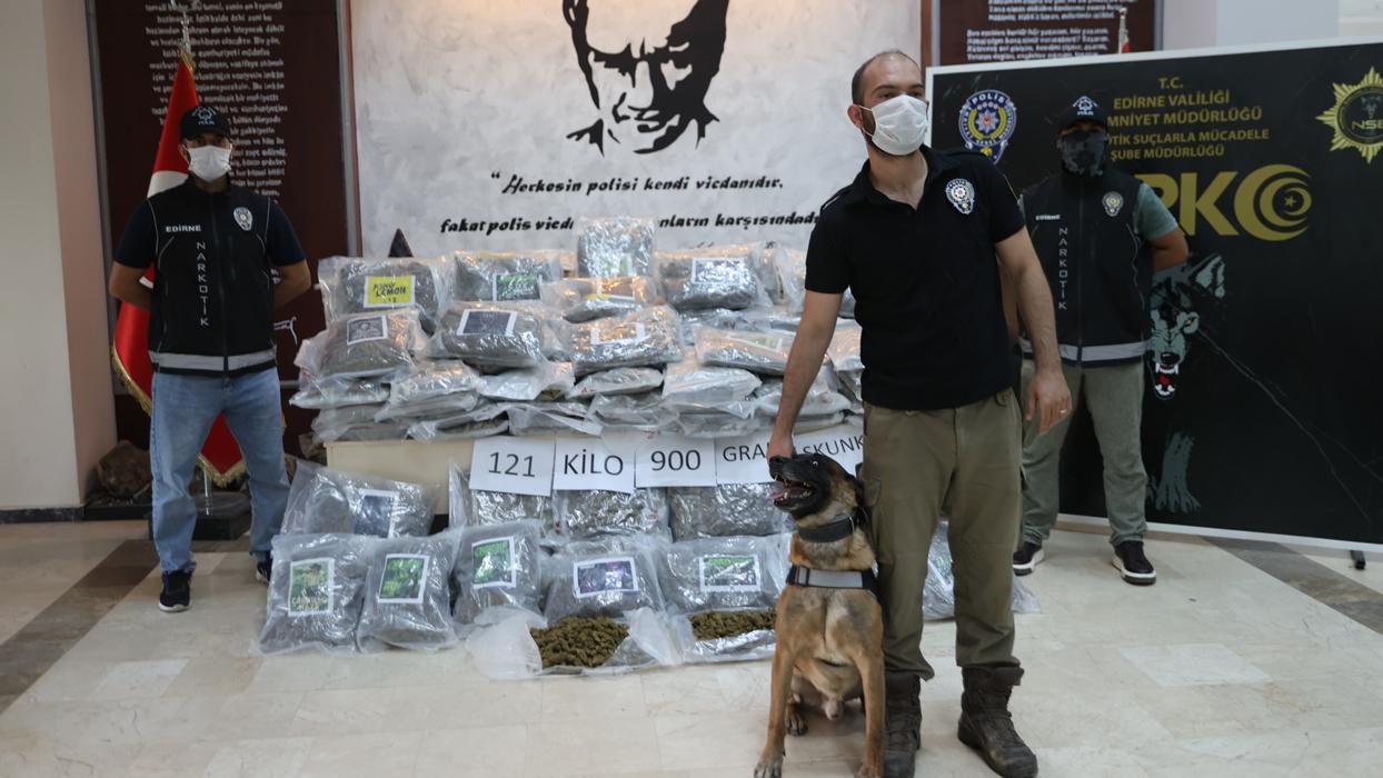 Hamzabeyli Sınır Kapısı'nda dev operasyon! Tırdan 121 kilo 900 gram skunk çıktı