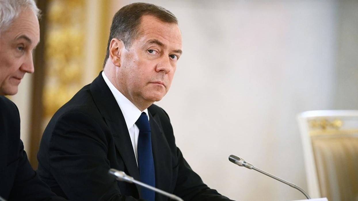 Rusya-Avrupa hattında gerilim had safhada! Medvedev: Devlet terörizmine adım attılar