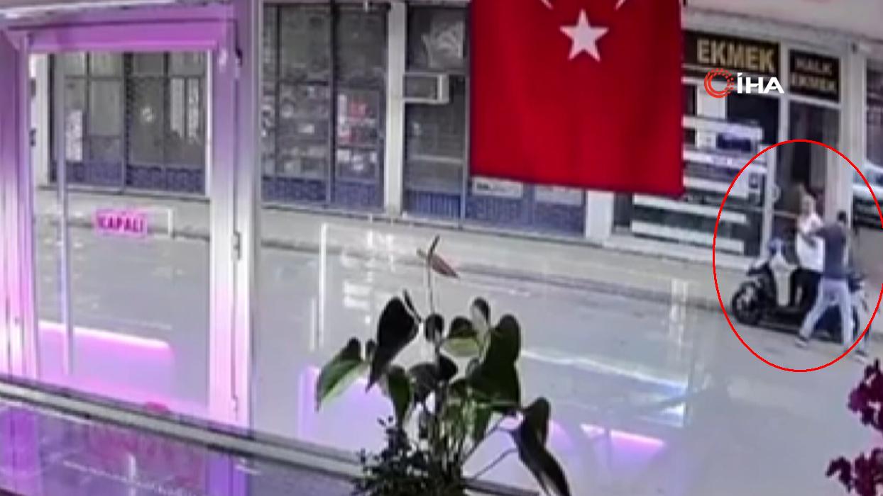 Sokak ortasında bıçaklı dehşet: O anlar kamerada! 'Oyun bitti' diyerek teslim oldu