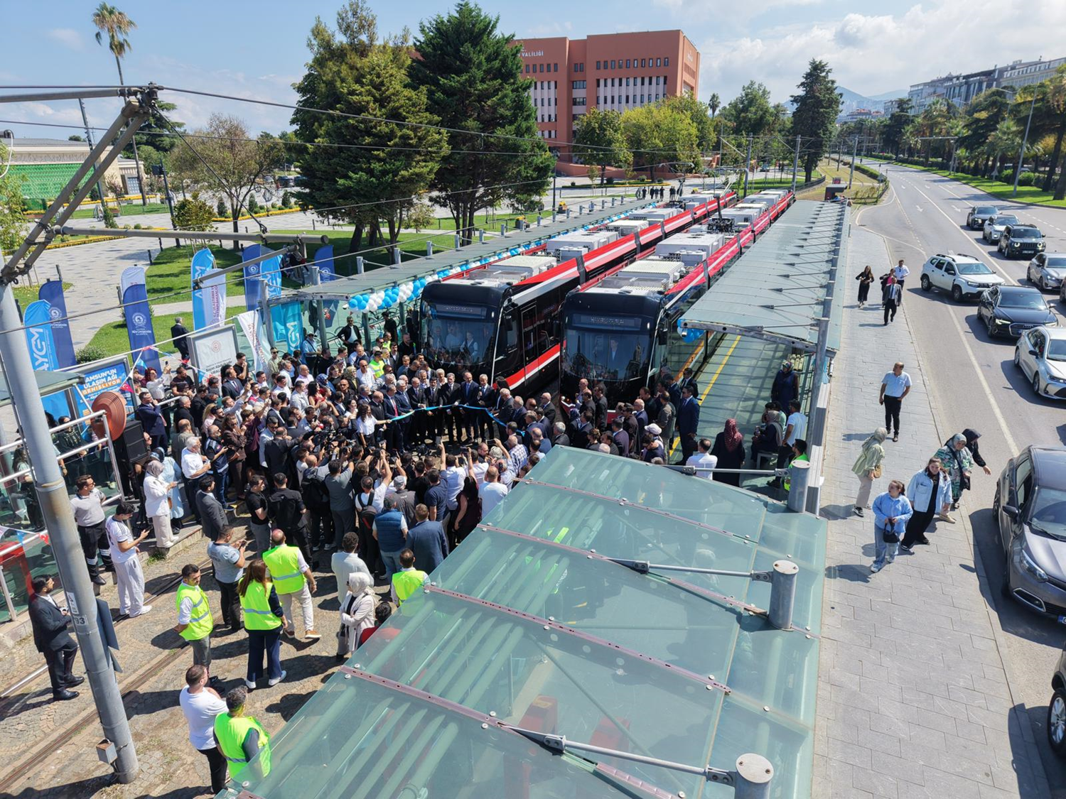 42 metrelik yerli dev raylarda! Eğim tırmanabilen yeni tramvaylar seferlerine başladı