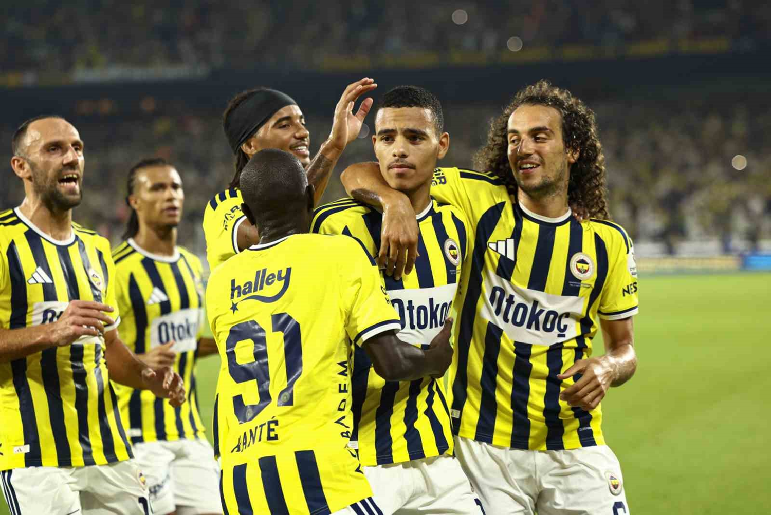Fenerbahçe'de 4 futbolcu ilk kez derbi heyecanı yaşayacak