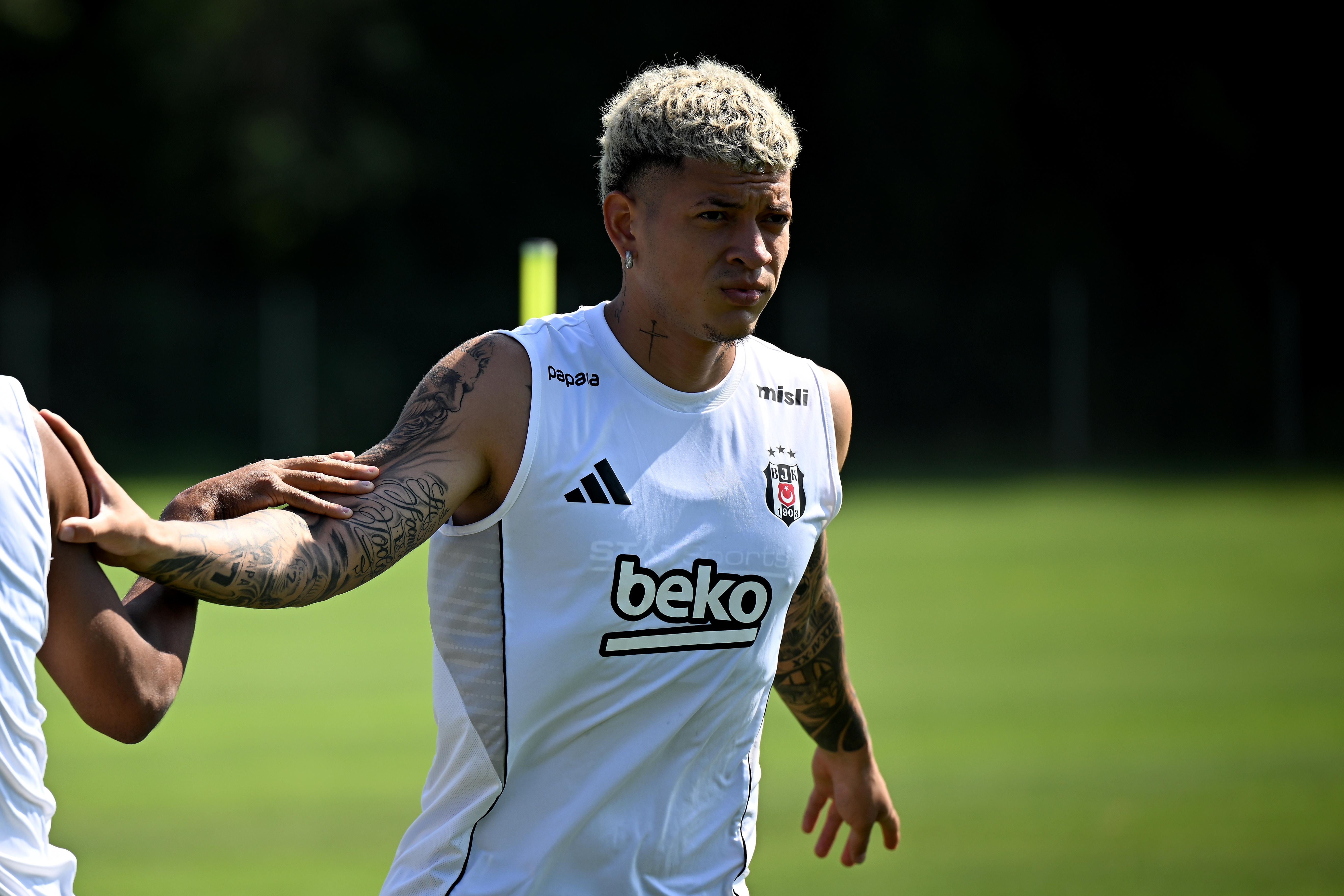 Beşiktaş'ta beklenen ayrılık gerçekleşti! Macaristan'a kiralandı...