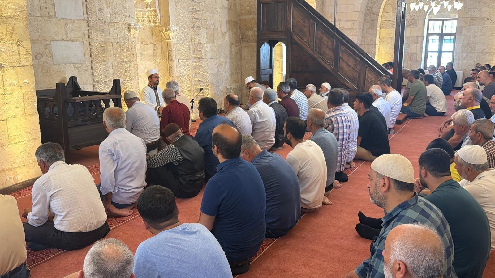 Depremde hasar görmüştü: Tarihi camide 3,5 yıl sonra ilk cuma namazı