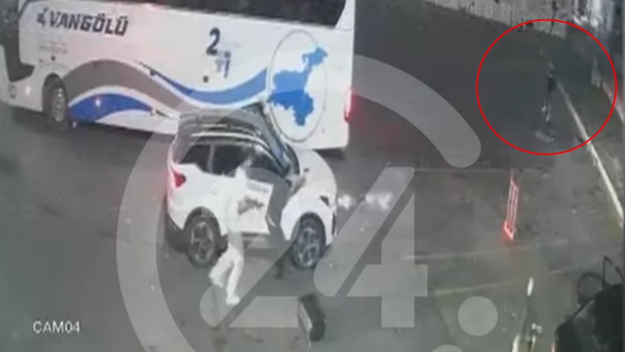 Yaşanan çatışmadan en sıcak görüntüler! DEAŞ'lı teröristin etkisiz hale getirildiği anlar 24'te