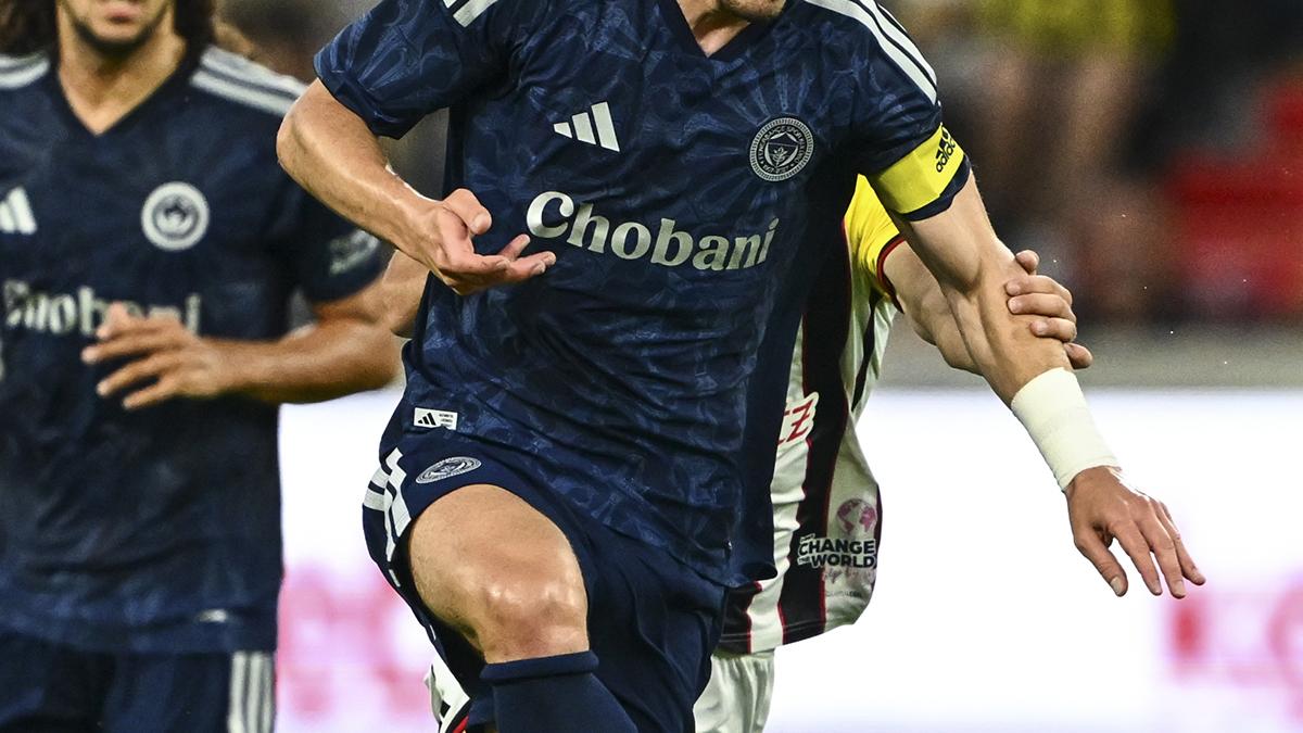 Fenerbahçe'de yaprak dökümü! Milli oyuncuyla yollar ayrıldı...