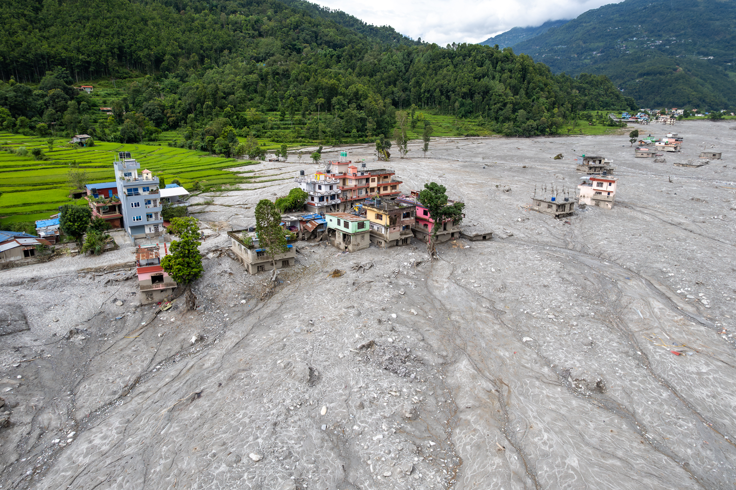 Nepal'deki felakette bilanço ağırlaşıyor: Can kaybı 1287'ye çıktı