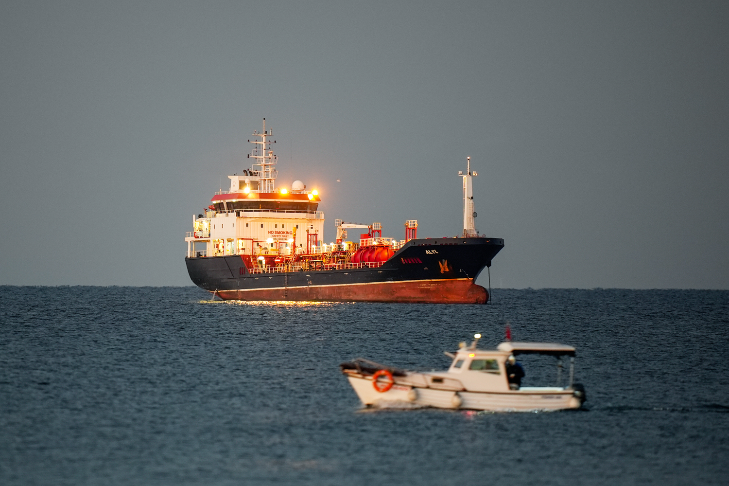 Silivri'de gemi faciası! Mürettebatı arama çalışmaları 3'üncü gününde