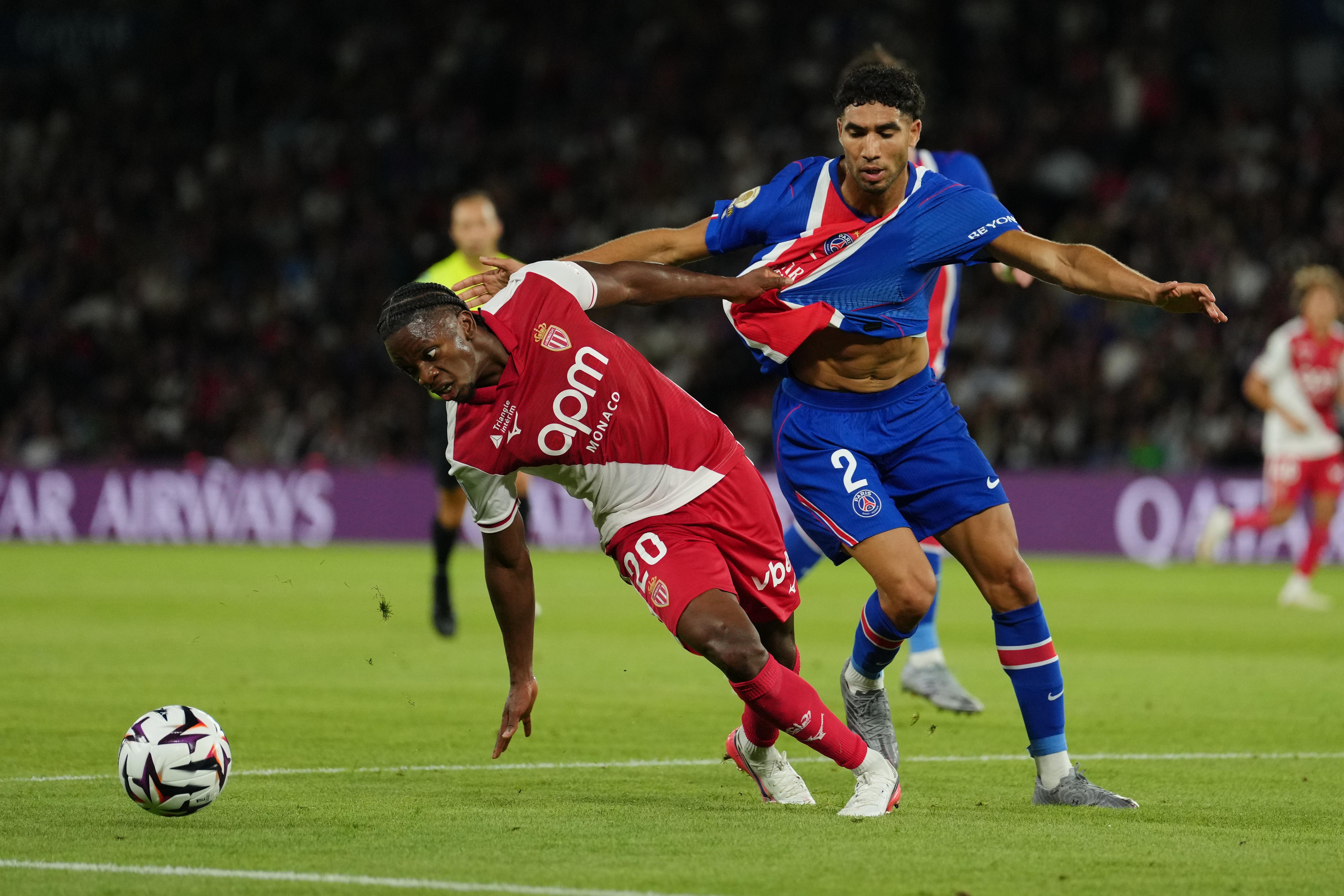Galatasaray'ın rakibi PSG, evinde Monaco'ya kaybetti
