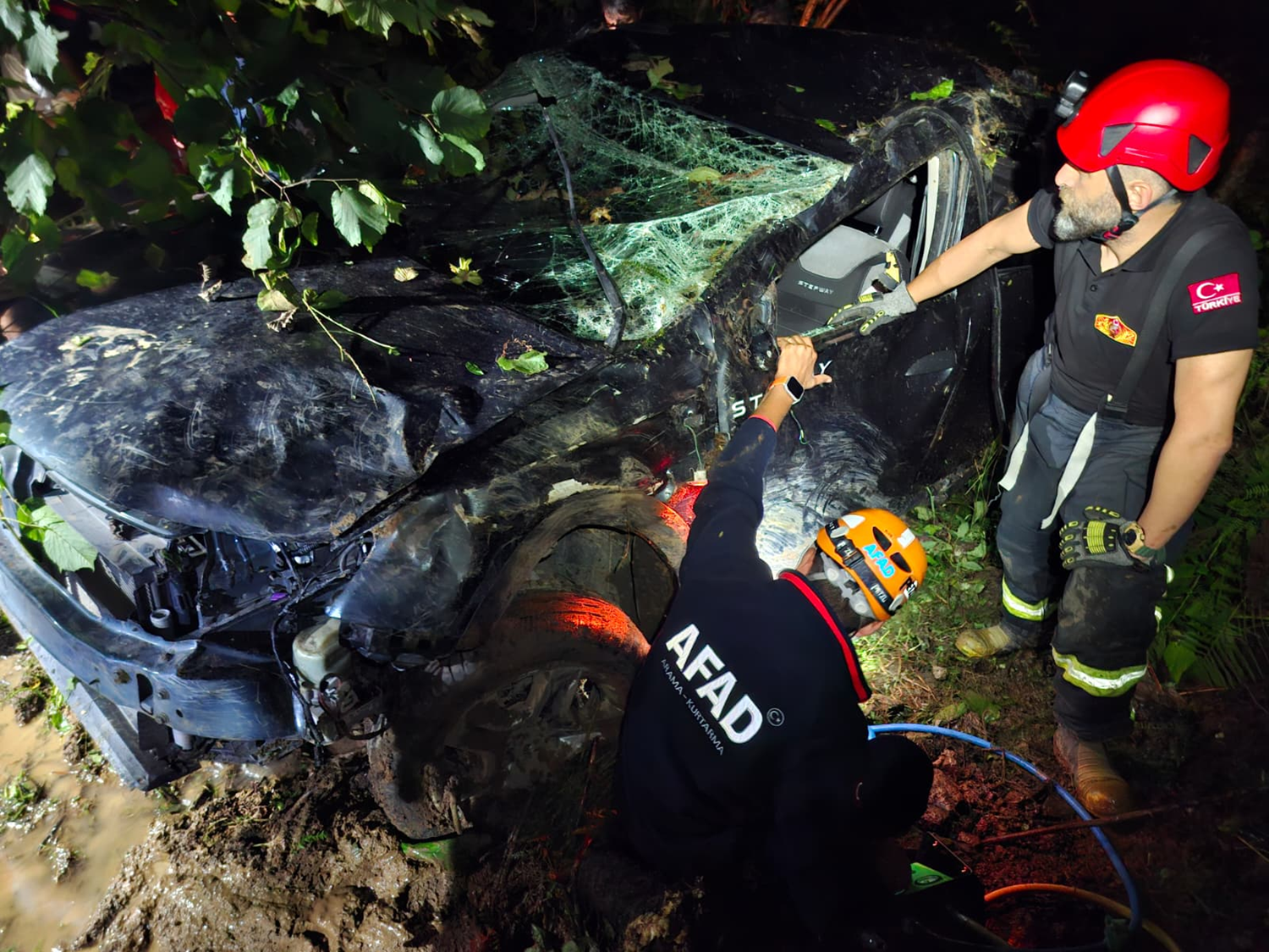 Rize'de otomobilin devrildiği kazada 2 kişi öldü, …