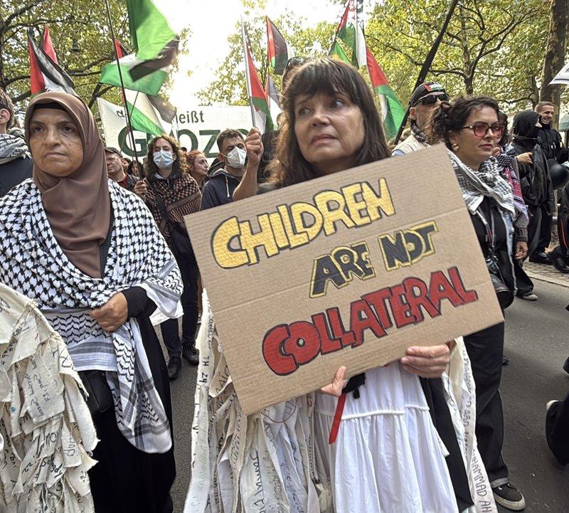 Berlin Police Detain 2 at Pro-palestinian Protest