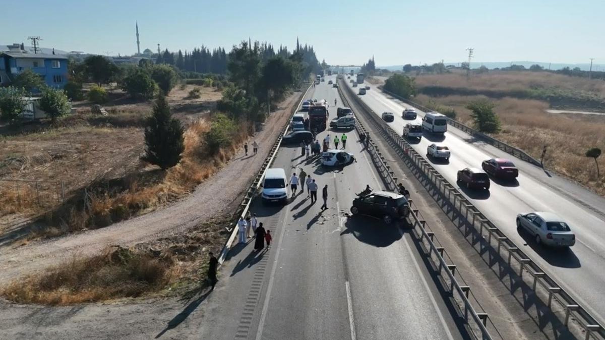 Un Derrame De Combustible De Un Camión Provoca Un Choque De 10 Vehículos En Bursa