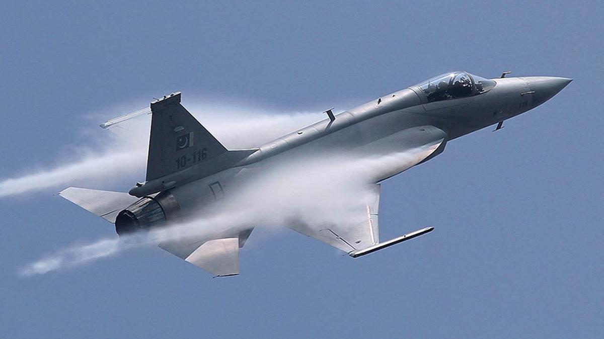 10 adet JF-17 sava� u�a�� yola ��kt�