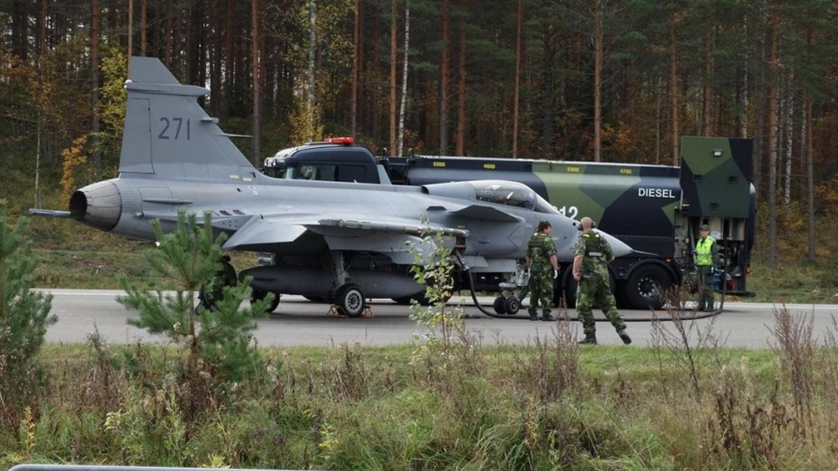 12 adet Gripen jetinin askeri �sse gelmesi an meselesi