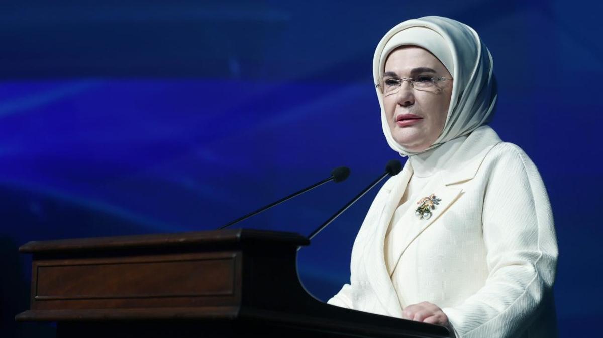 Emine Erdo�an'dan ��retim y�l� mesaj�: Yeni d�nem hay�rl� olsun