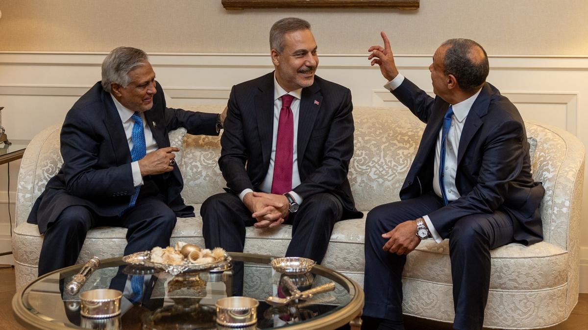 Bakan Fidan'dan diplomasi trafiği: Türkiye-Mısır-Pakistan ve S.Arabistan zirvesi başladı | STAR