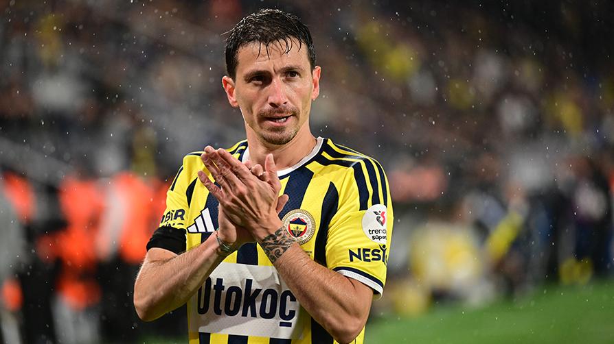 568 günlük hasret son buldu...                                                        Fenerbahçe'de Mert Hakan Yandaş geri döndü!
