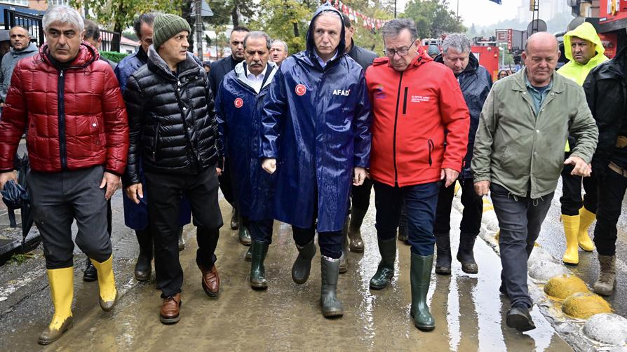 İstanbul'da sel felaketi                                                        Vali Gül: Dere yatağını işgal eden yerler yıkılacak