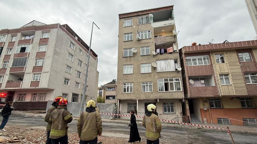İstanbul'da korku dolu anlar                                                        Bina sakinleri çatlama sesi duydu