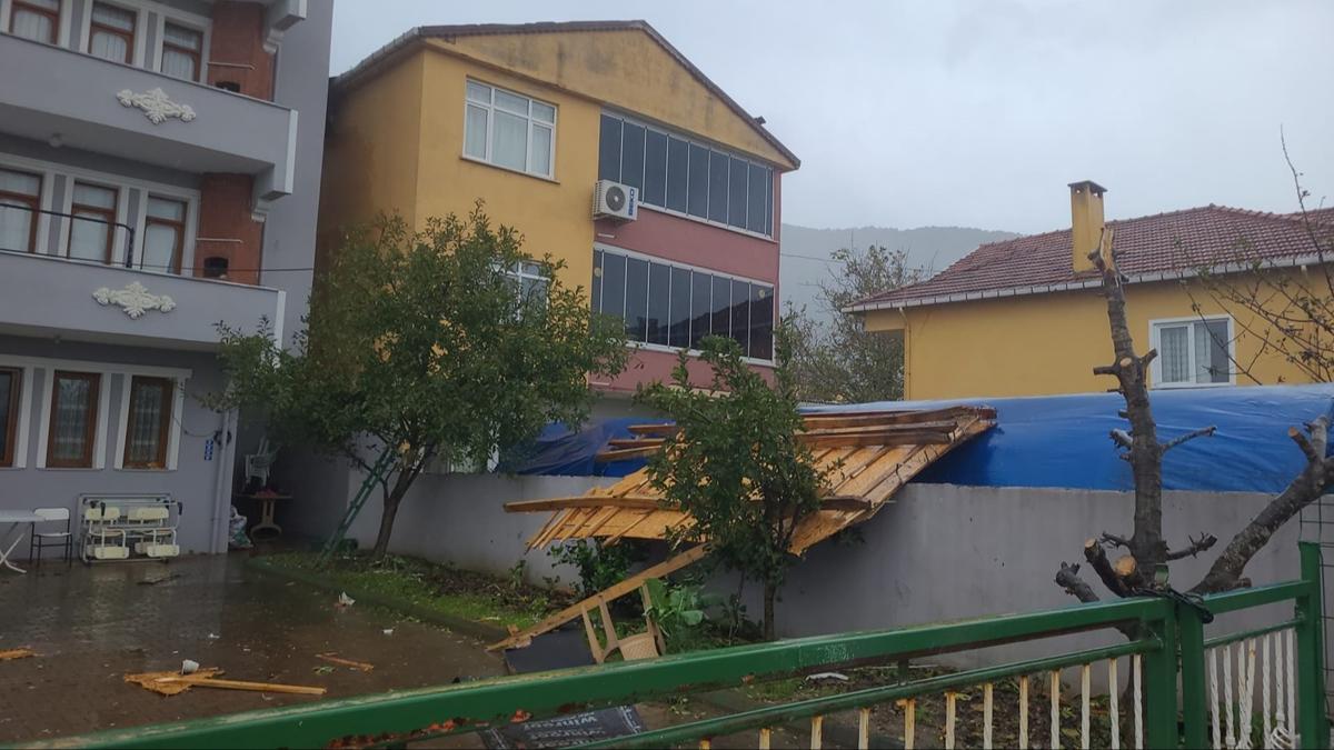 Storm Turns Kastamonu's Calm into a Battlefield: Wind Speed Hits 116 km/h