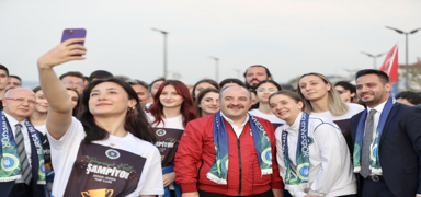 Bakan Varank, Poyrazın Kızlarının kutlama programına katıldı