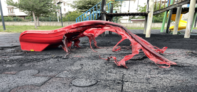 Bingl'de yaklan ara lastii oyun parkndaki malzemelere zarar verdi