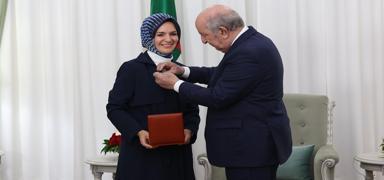 Bakan Gkta tarihe geti: Rozeti Cezayir Cumhurbakan takt