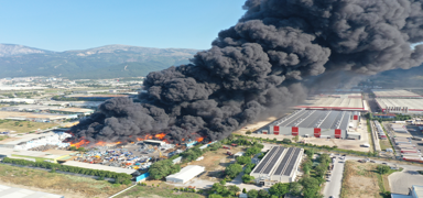 Manisa'da fabrika yangn: ok sayda itfaiye ekipleri sevk edildi