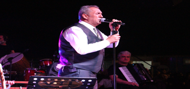 Yavuz Bingl depremzedelere konser verdi