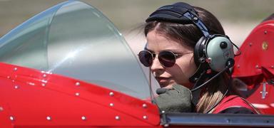 Trkiye'nin tek sivil kadn akrobasi pilotu anl bayra Almanya'da dalgalandracak