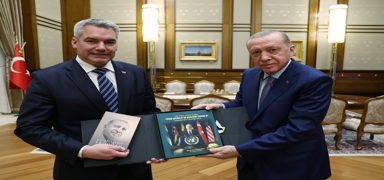 Cumhurbakan Erdoan'dan 'Nehammer' onuruna yemek