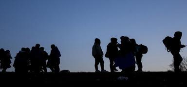 Kuadas'nda Yunanistan'n geri ittii 31 dzensiz gmen kurtarld