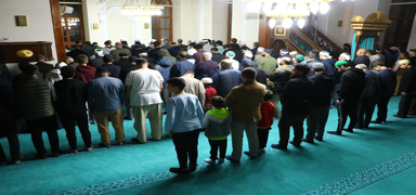 Sabah namazndan sonra Filistinliler iin dua ettiler