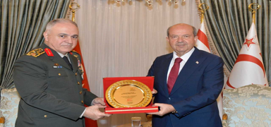 KKTC Cumhurbakan Tatar, Orgeneral Metin Grak' kabul etti