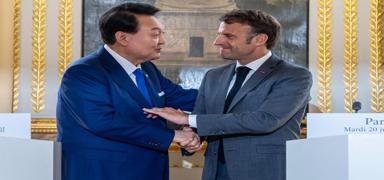 Macron, Gney Kore Devlet Bakan Yoon ile grt