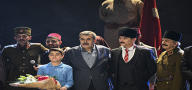 MEB'in 'Cumhuriyete Doru' tiyatro oyunu Ankara'da 'perde' dedi