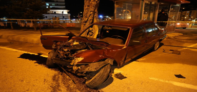 Bayburt'ta gece saatlerinde trafik kazas: 1 l, 1 ar yaral