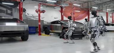 Tesla'nn robotu mhendise saldrd! Metal penelerini srtna ve koluna saplad